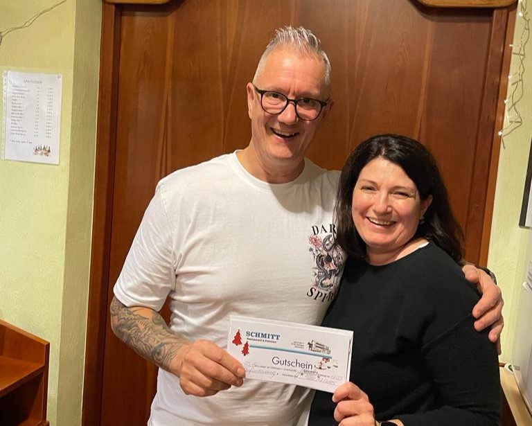 Sandra Müller triumphiert im Oktoberfest-Quiz des Bayern Fanclub Höpfingen '82